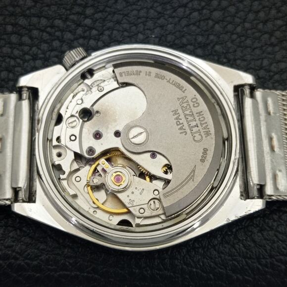 Vintage 1980 Citizen Automatic Mens Silver Watch W/daydate & Gold accents - Picture 10 of 10